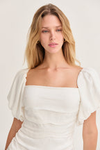Robe Courte Froncée à Manches Bouffantes