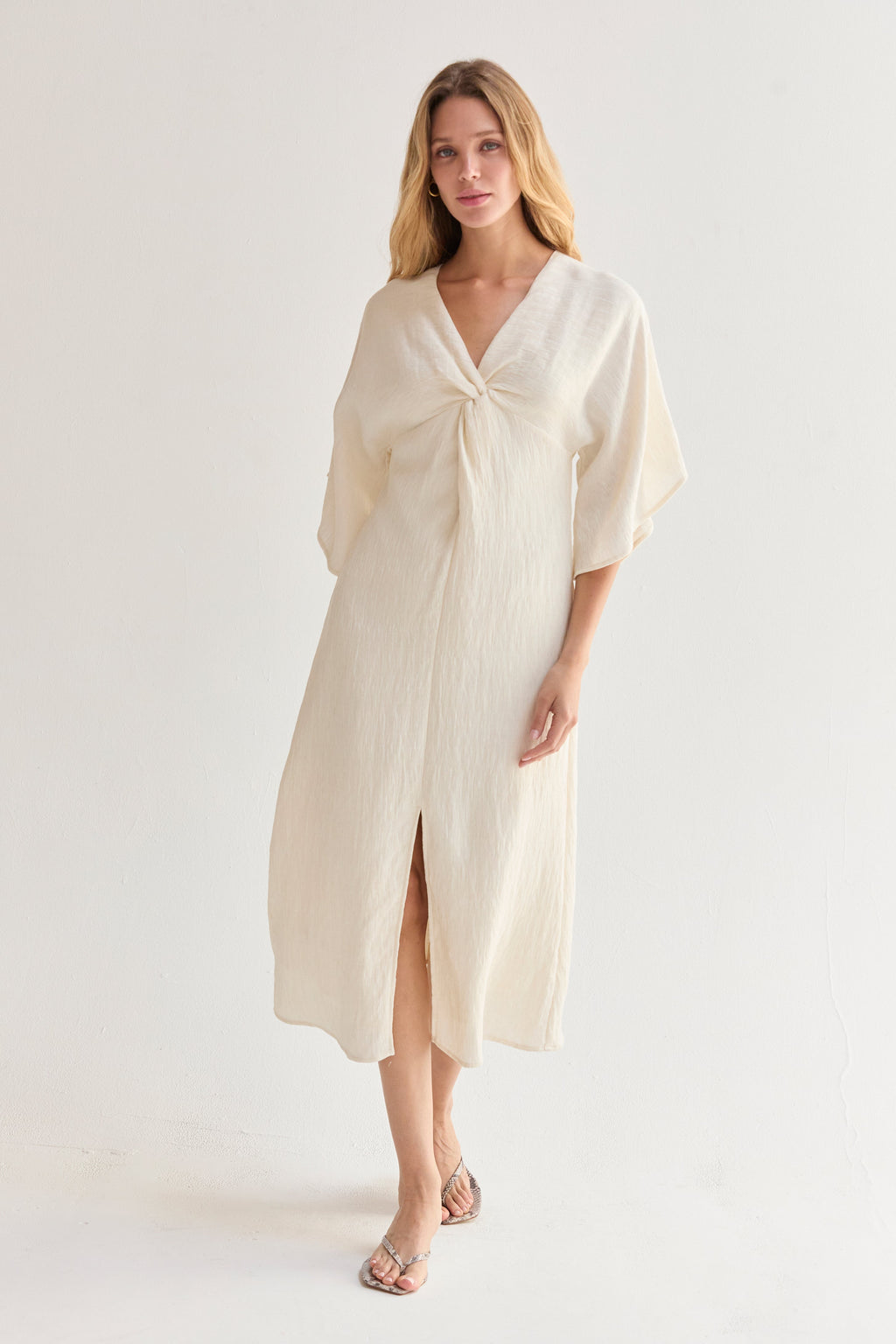 Robe midi torsadée à manches cloche
