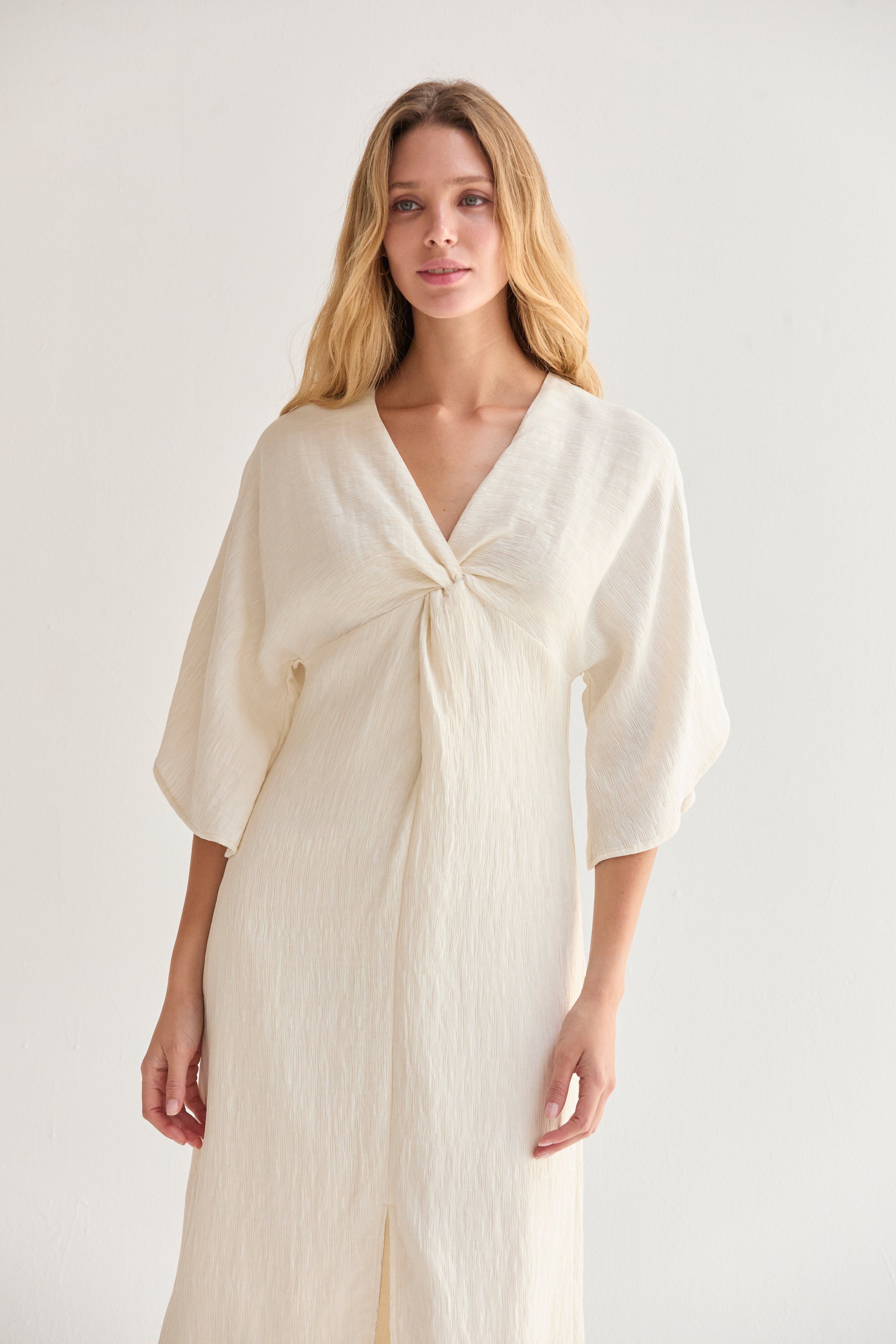 Robe midi torsadée à manches cloche