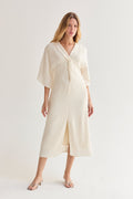 Robe midi torsadée à manches cloche