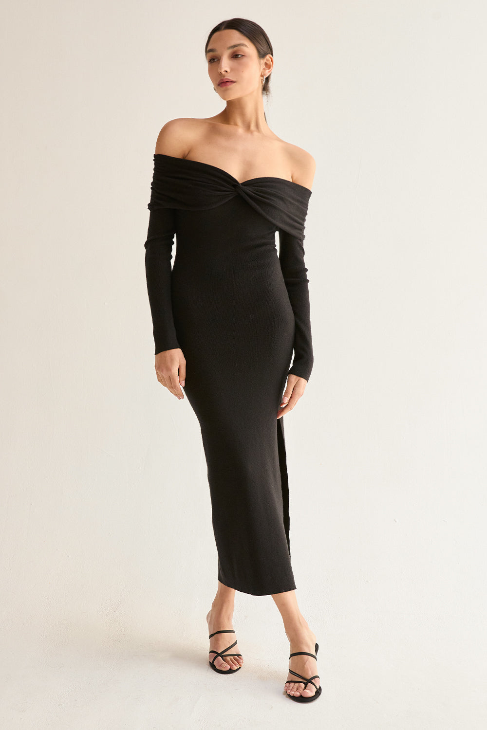 Robe Pull Épaules Dénudées Manches Longues Maille Mi-Longue