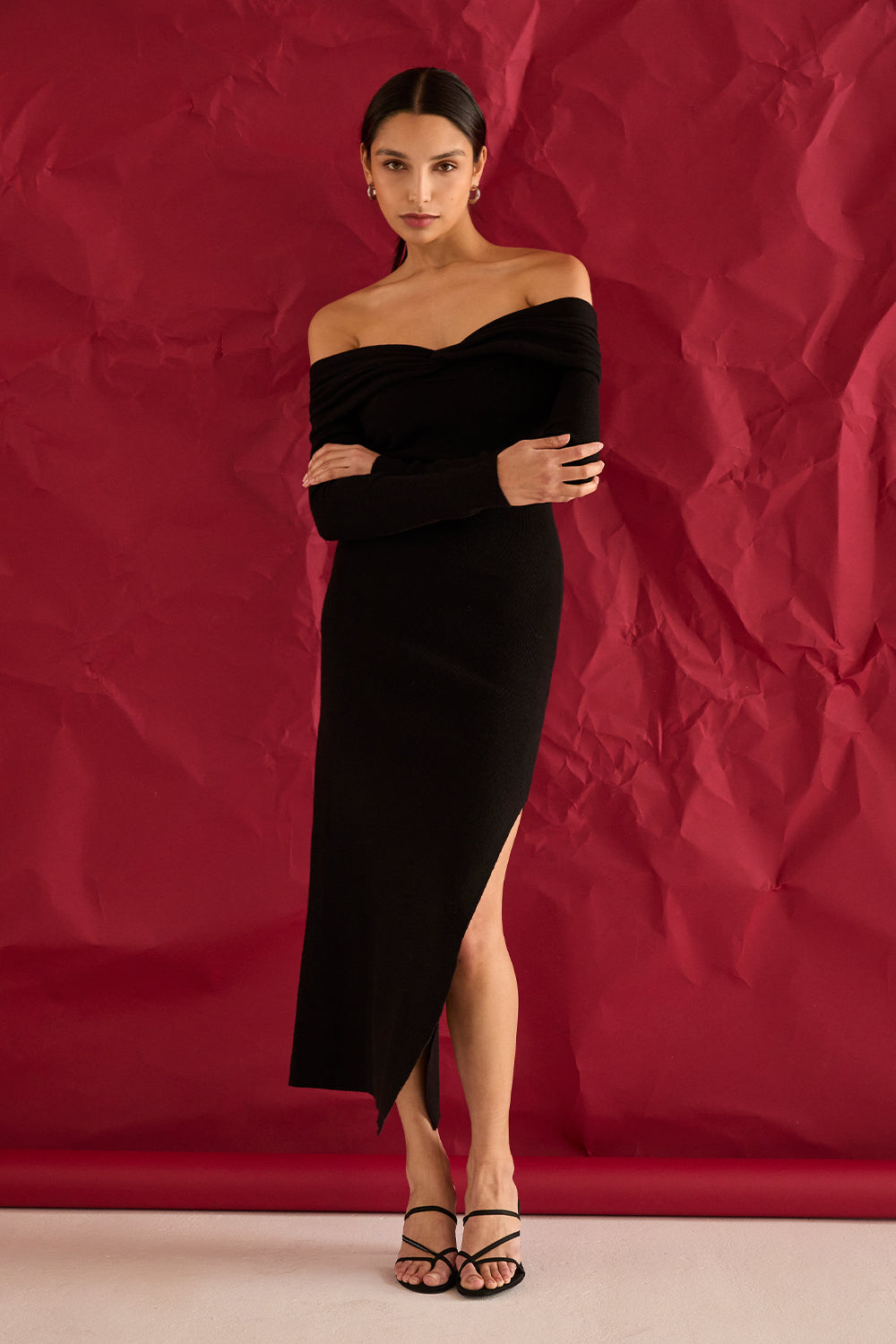 Robe Pull Épaules Dénudées Manches Longues Maille Mi-Longue