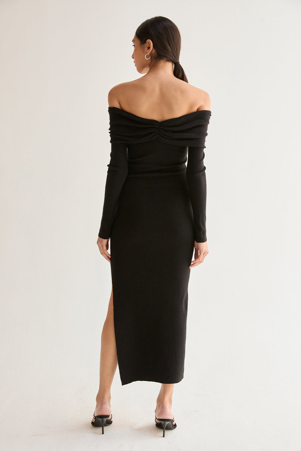 Robe Pull Épaules Dénudées Manches Longues Maille Mi-Longue
