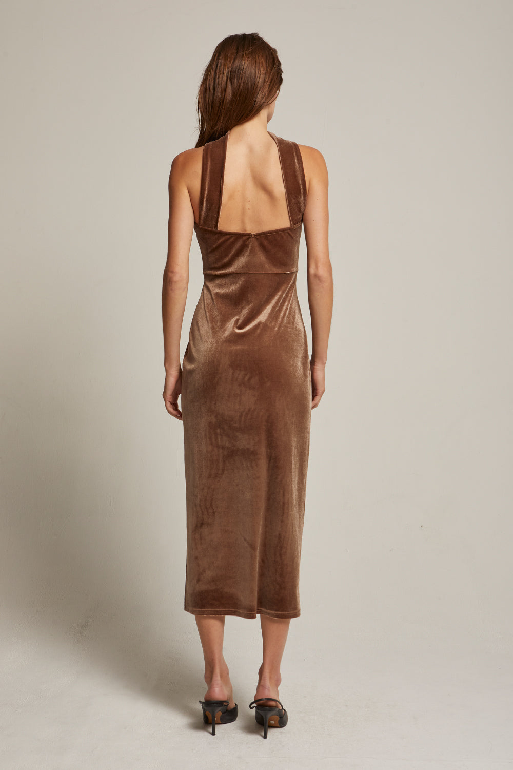 Robe Midi Tubulaire en Velours à Encolure Licou