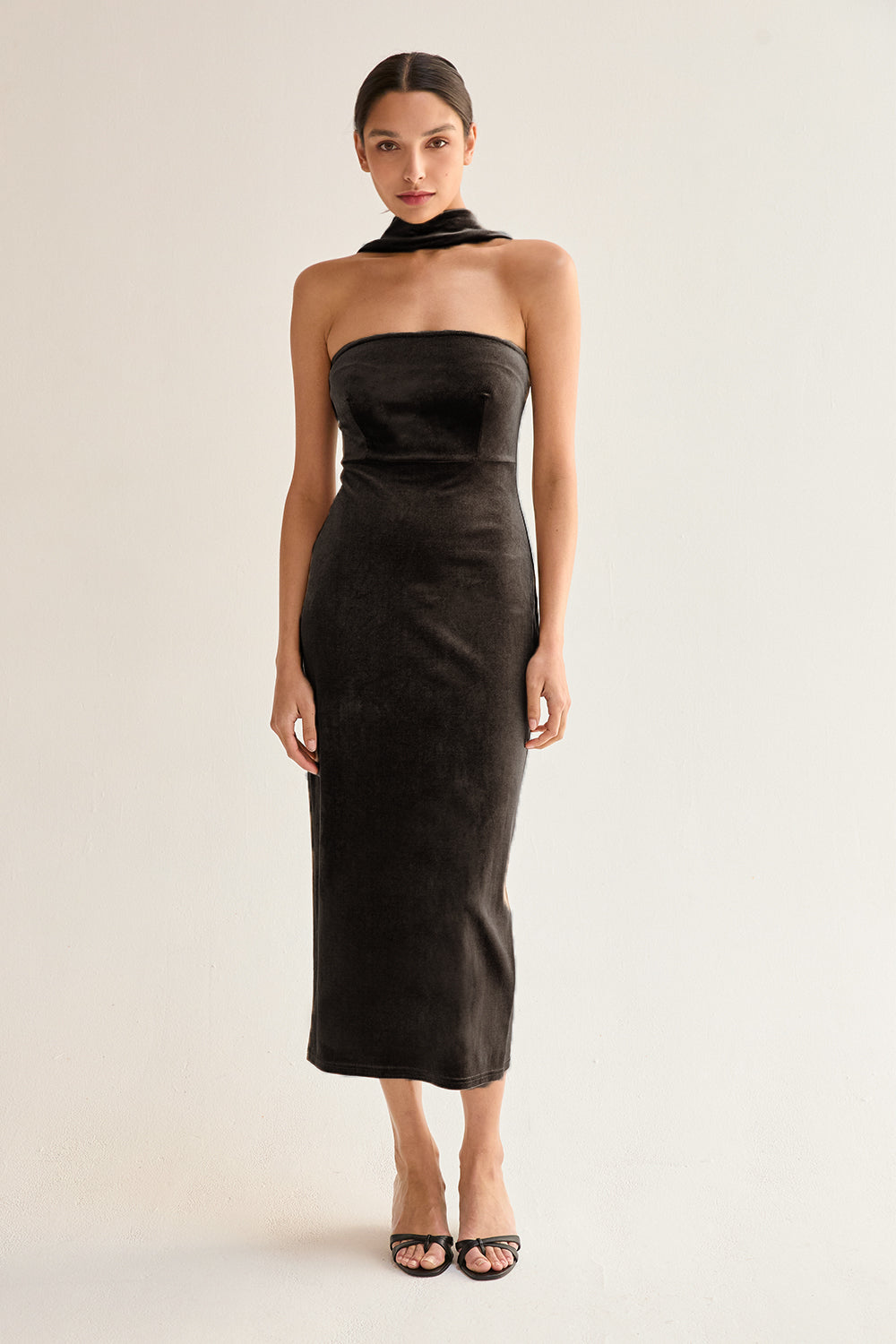 Robe Midi Tubulaire en Velours à Encolure Licou