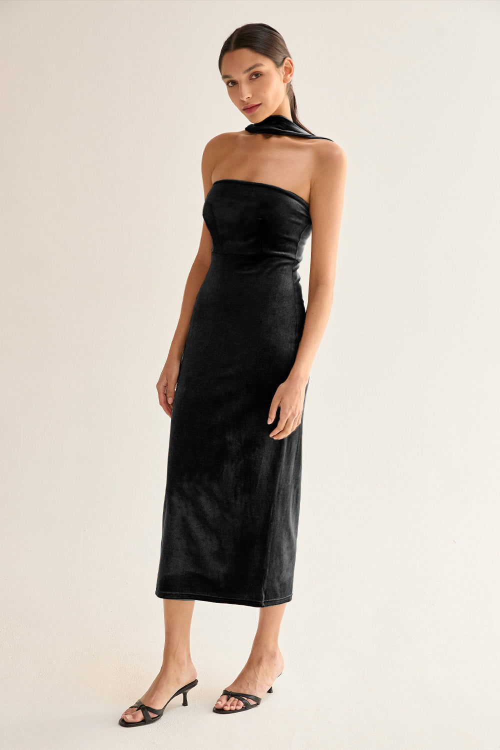 Robe Midi Tubulaire en Velours à Encolure Licou