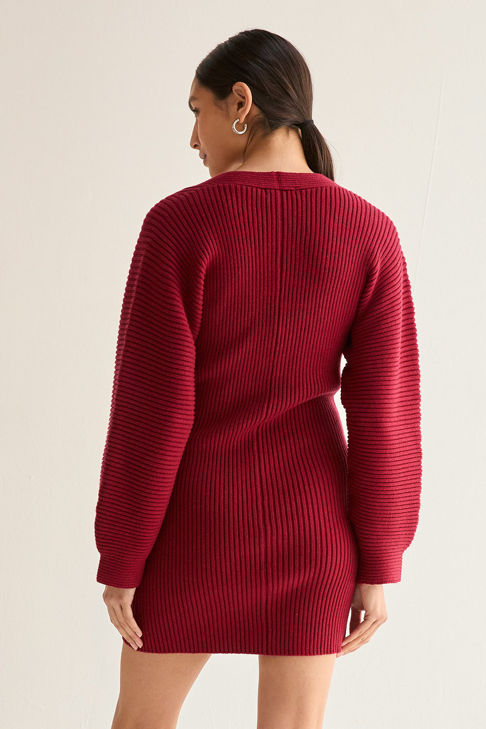 Mini robe pull sablier avec manches ballon et col en V