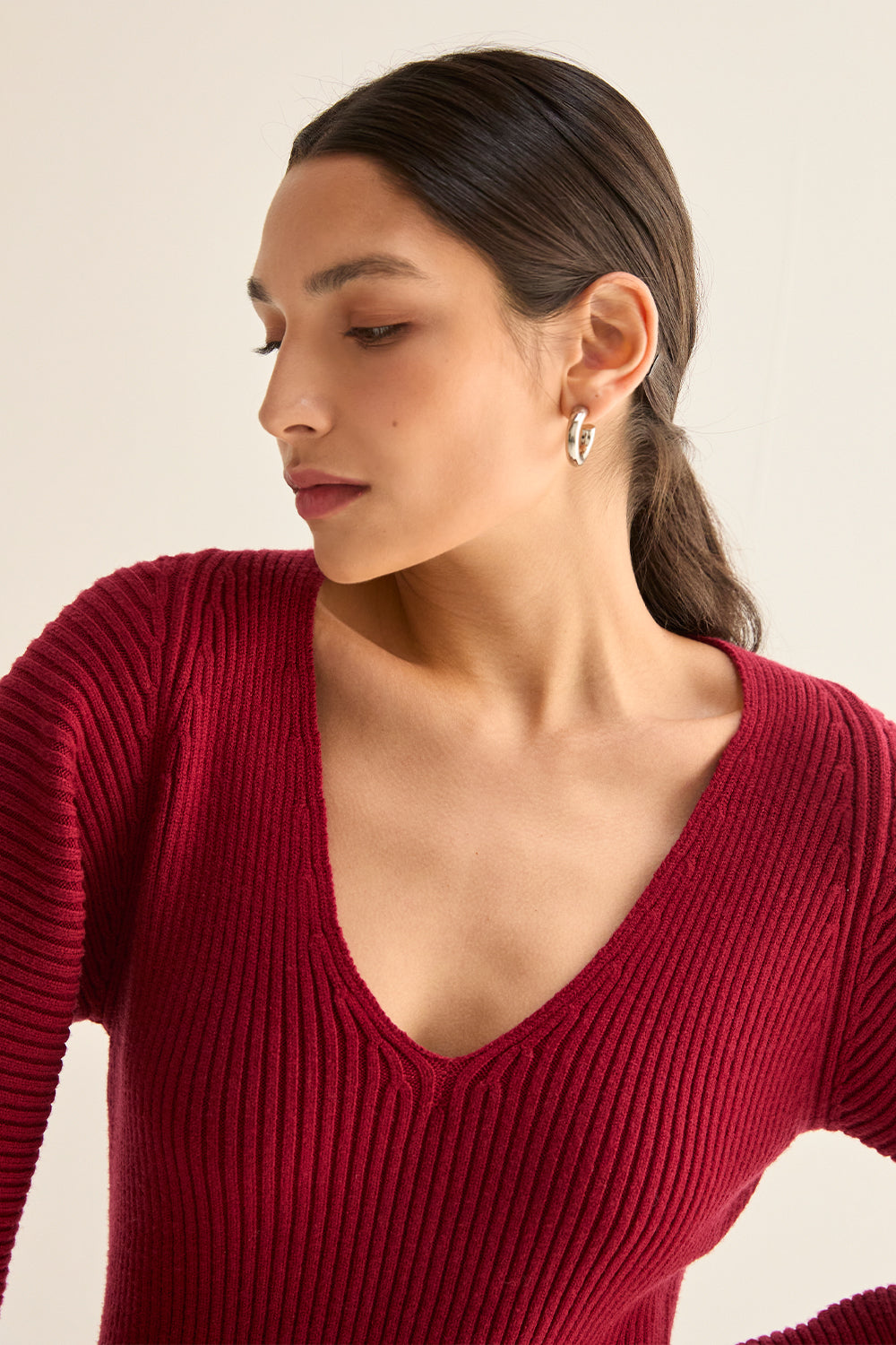 Mini robe pull sablier avec manches ballon et col en V
