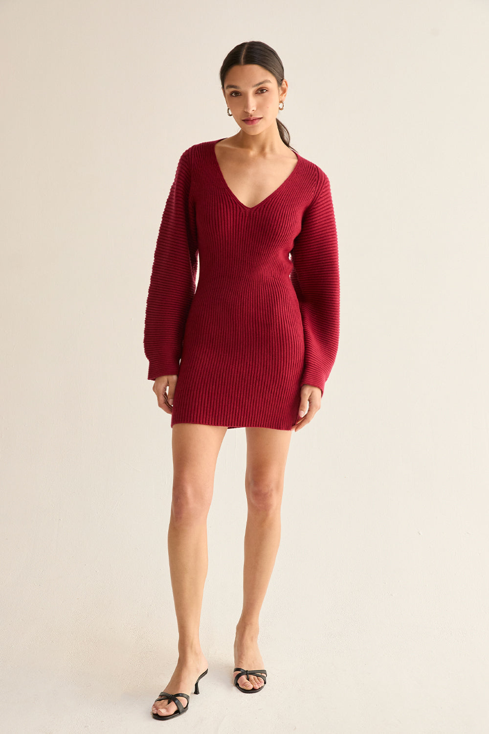 Mini robe pull sablier avec manches ballon et col en V