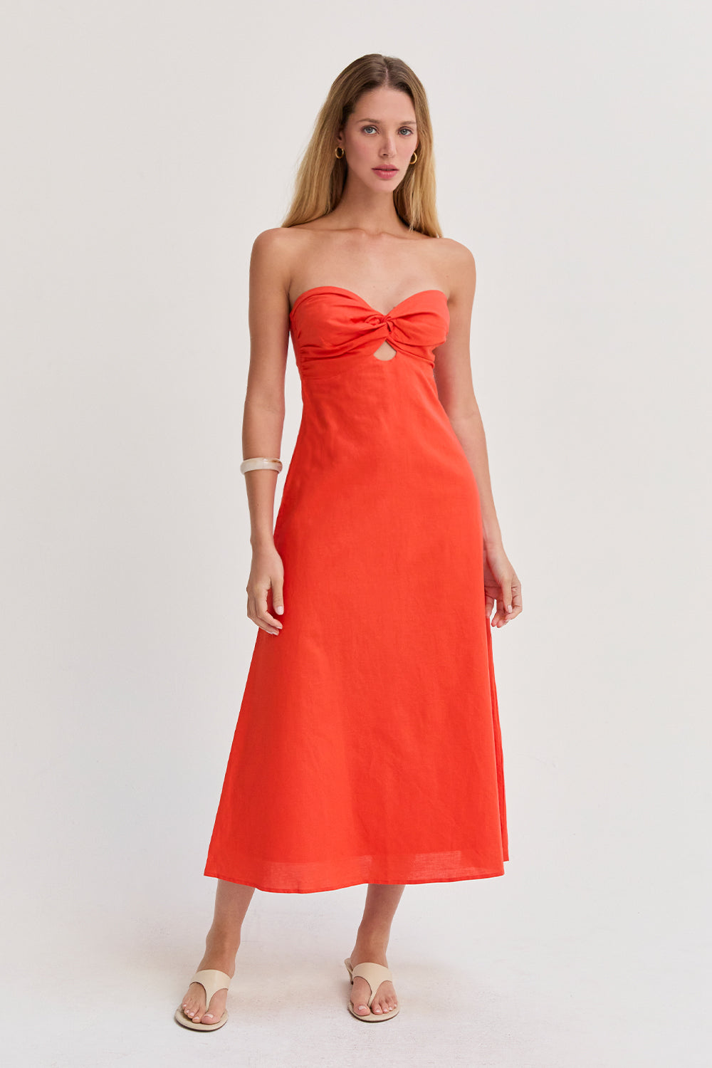 Robe midi en lin à torsade sur le devant avec découpes