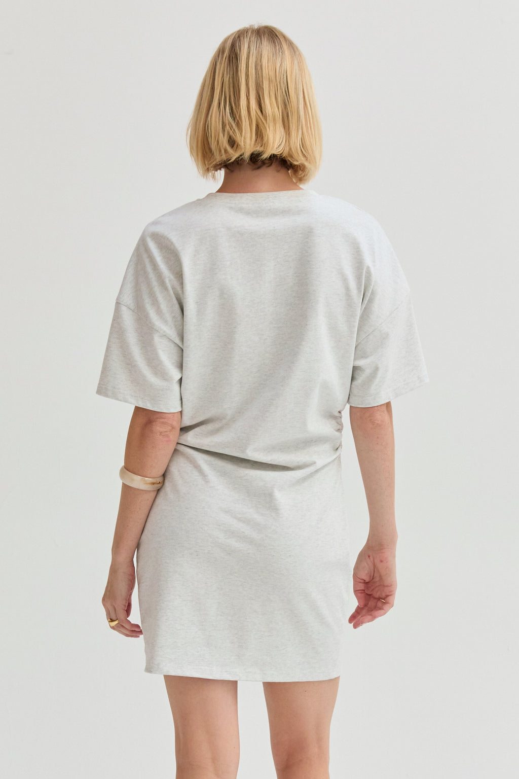 Mini-robe froncée à manches coudes