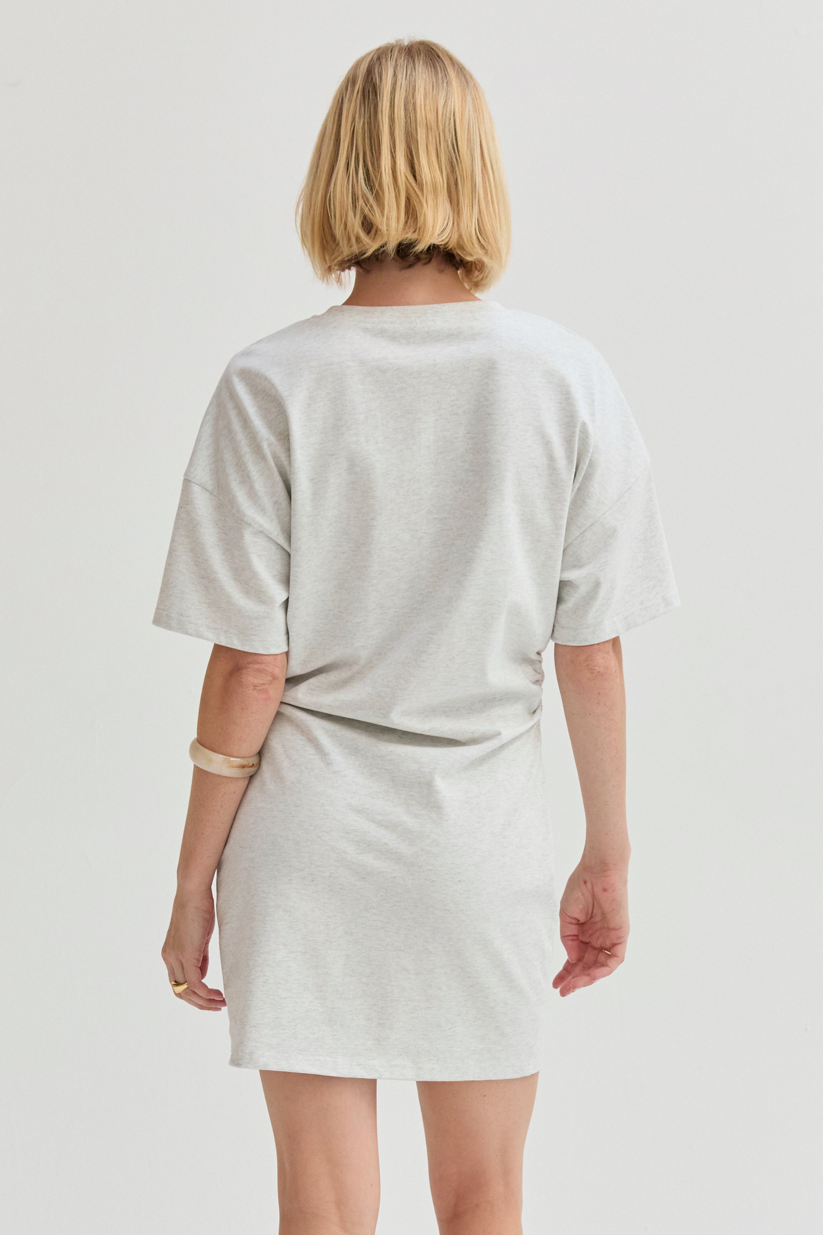 Mini-robe froncée à manches coudes
