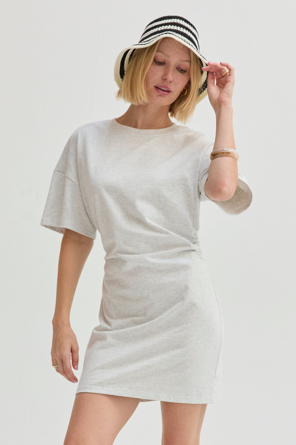 Mini-robe froncée à manches coudes