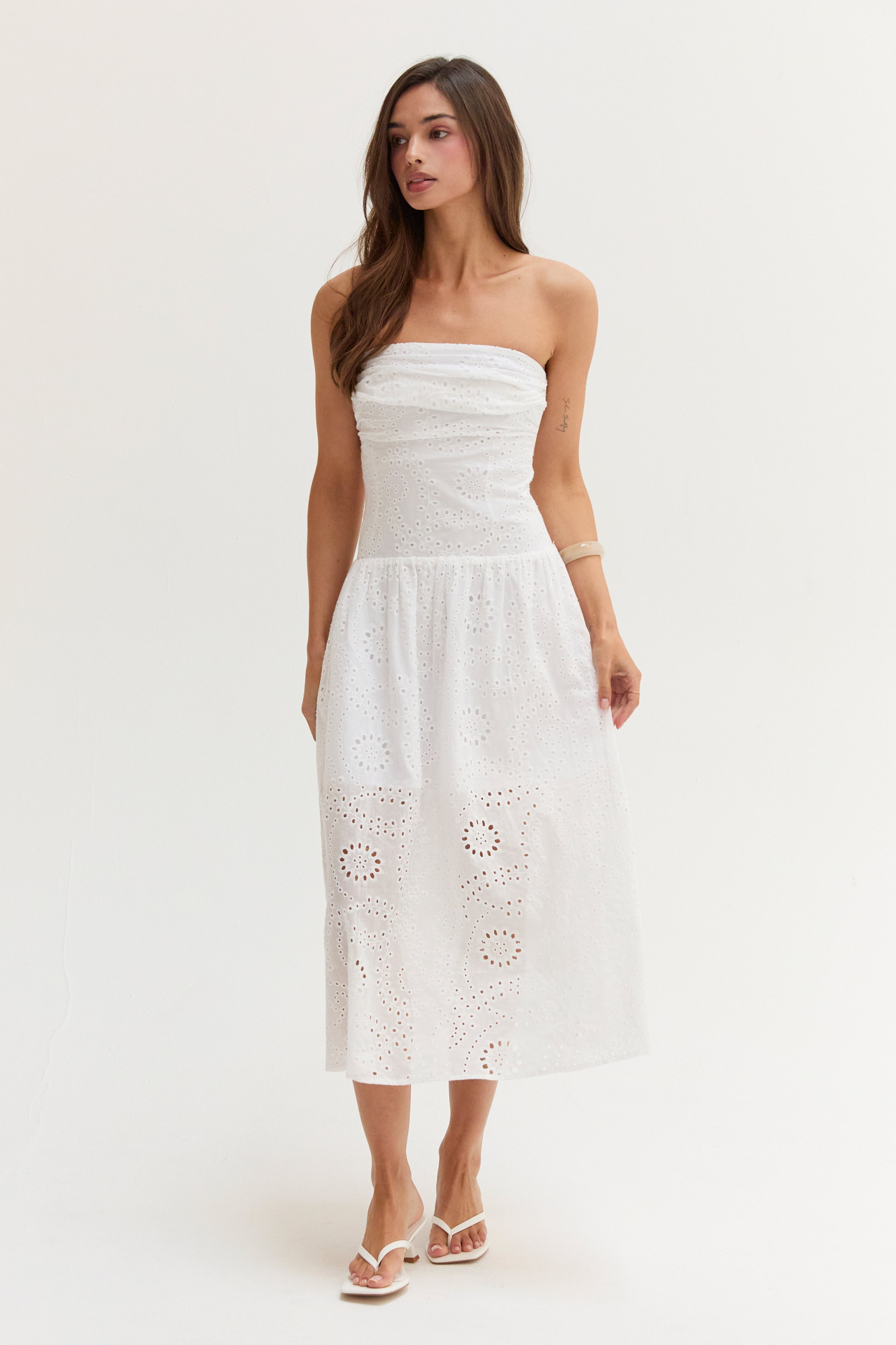 Robe midi bustier en broderie anglaise de coton
