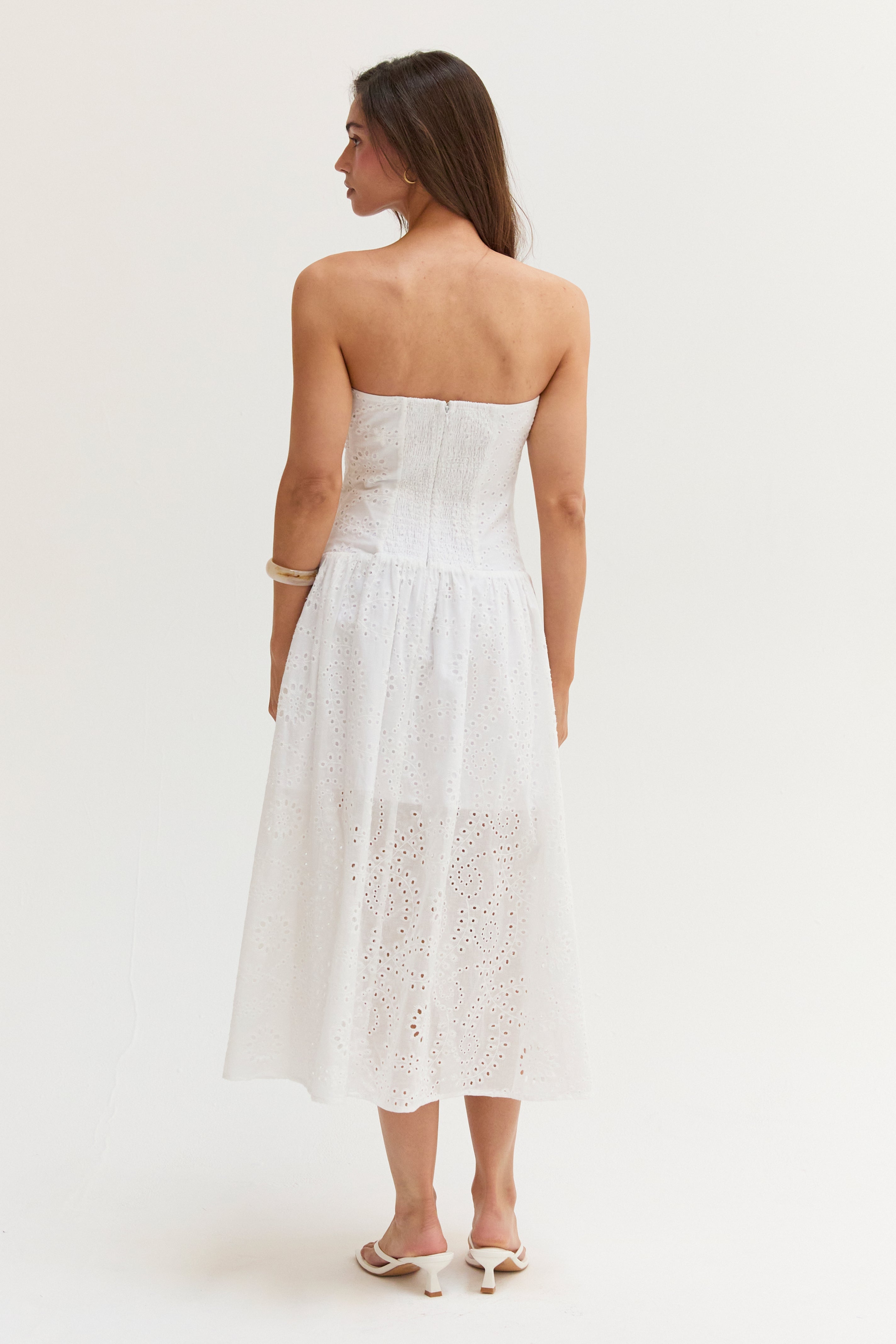 Robe midi bustier en broderie anglaise de coton