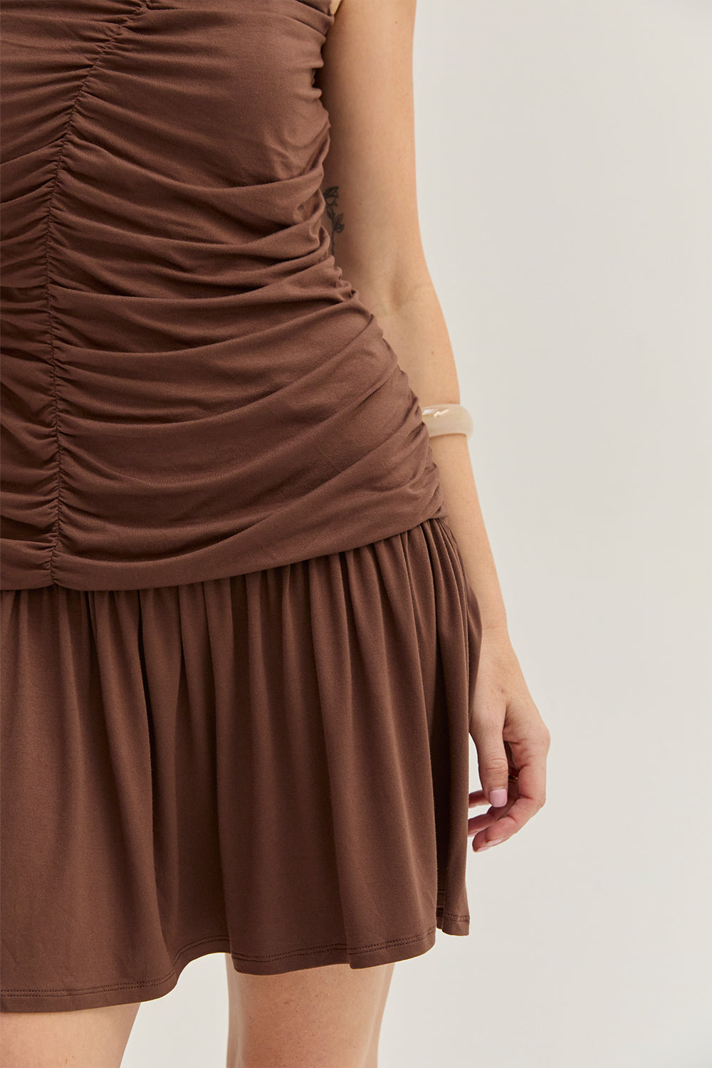 Mini-robe en maille froncée