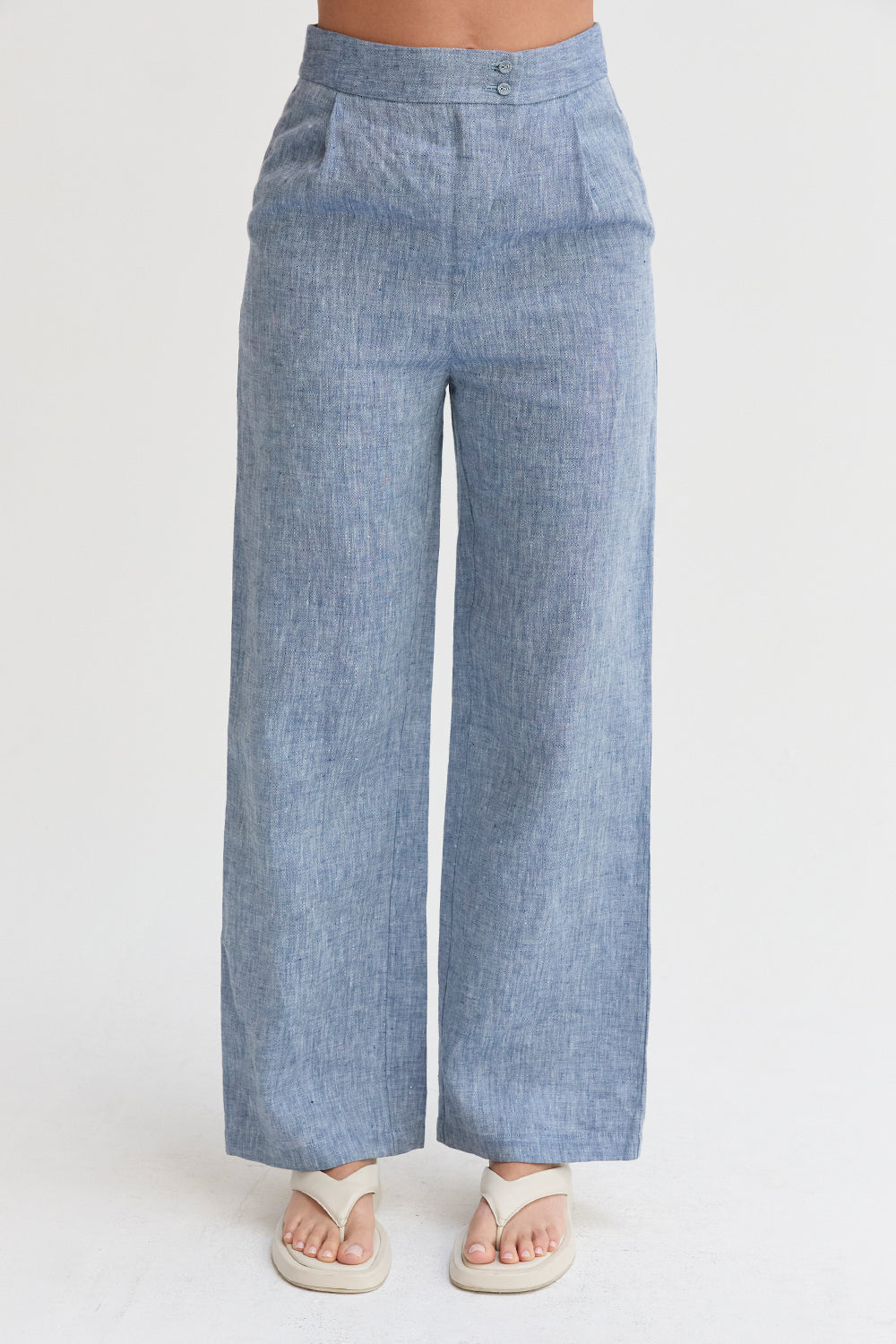 Pantalon large en lin pour femme avec plis sur le devant et poches latérales