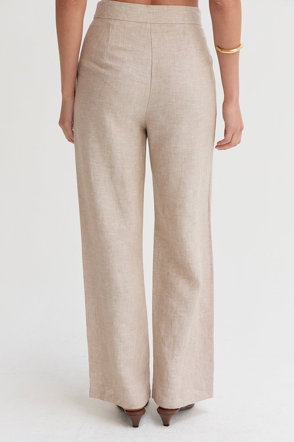 Pantalon large en lin pour femme avec plis sur le devant et poches latérales
