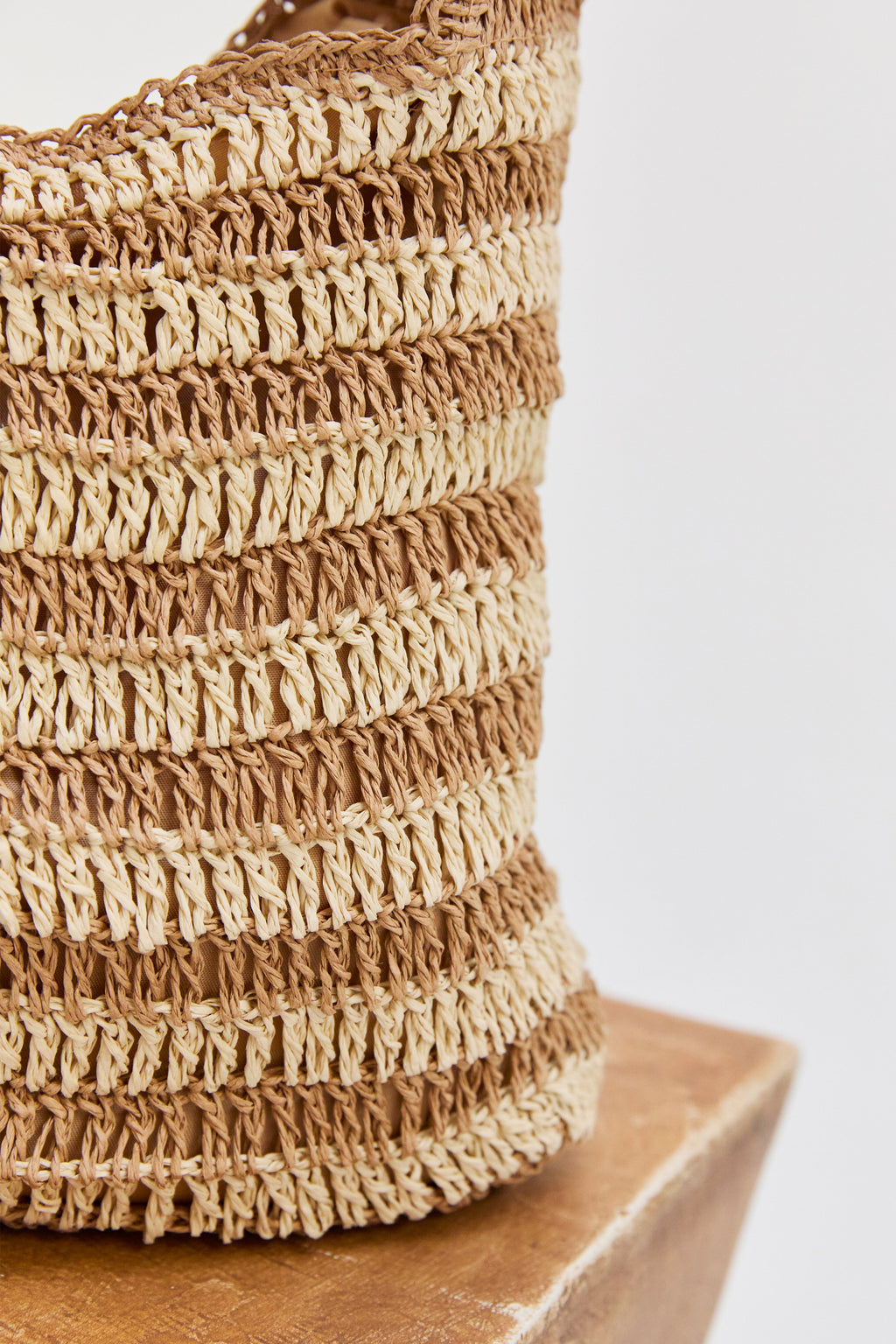Mini sac à main tissé rayé avec fermeture éclair bicolore
