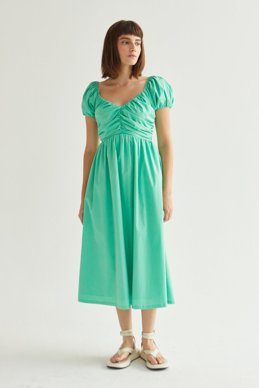 Robe midi évasée à col en cœur et manches bouffantes, avec poches latérales