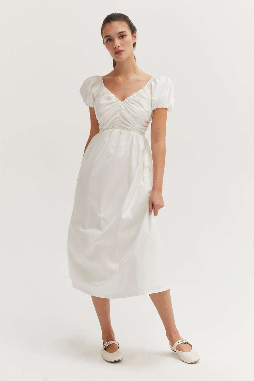 Robe midi évasée à col en cœur et manches bouffantes, avec poches latérales