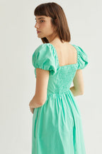 Robe midi évasée à col en cœur et manches bouffantes, avec poches latérales