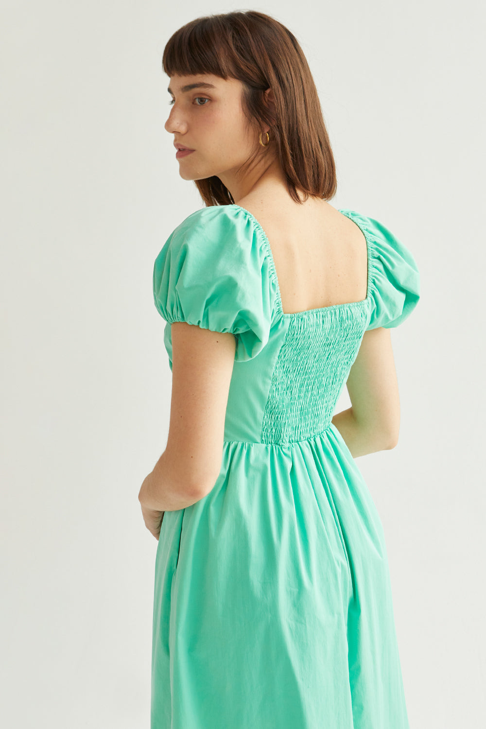 Robe midi évasée à col en cœur et manches bouffantes, avec poches latérales