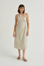 Robe midi asymétrique en lin avec découpe latérale