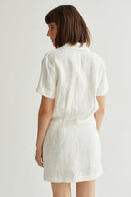 Robe chemise courte en lin à col et décolleté en V à manches courtes