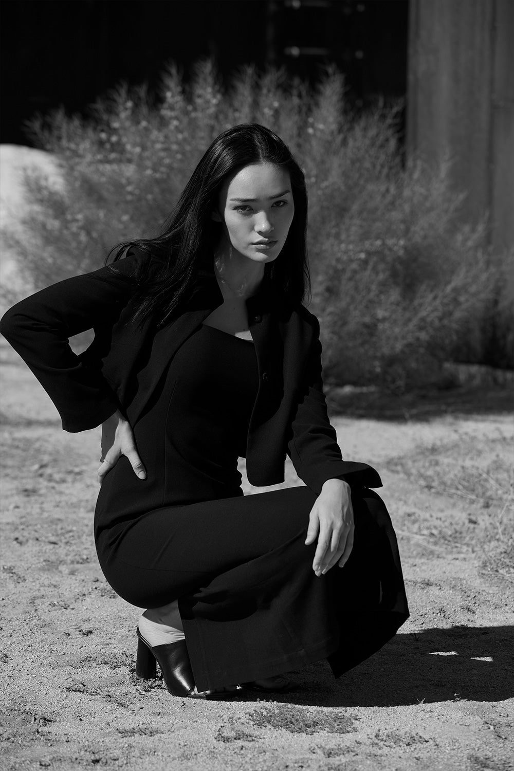 Robe midi sans manches en tissu mélangé à dos croisé avec fente au dos