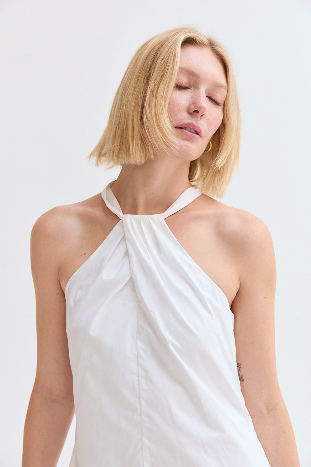 Mini-robe évasée en popeline, à nouer derrière le cou