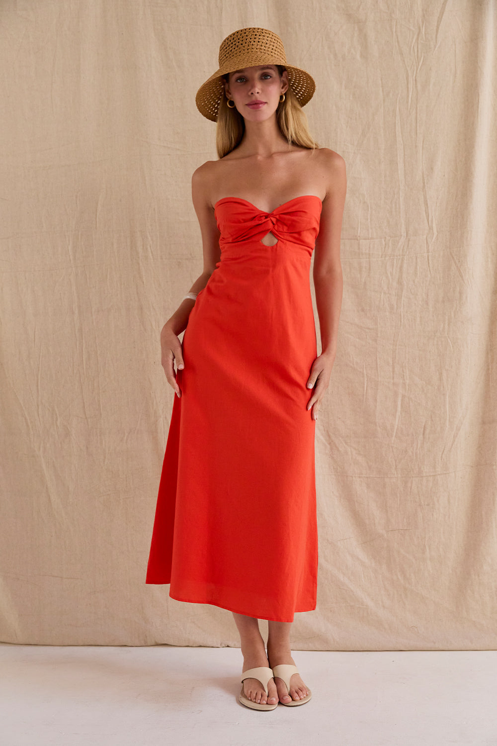 Robe midi en lin à torsade sur le devant avec découpes