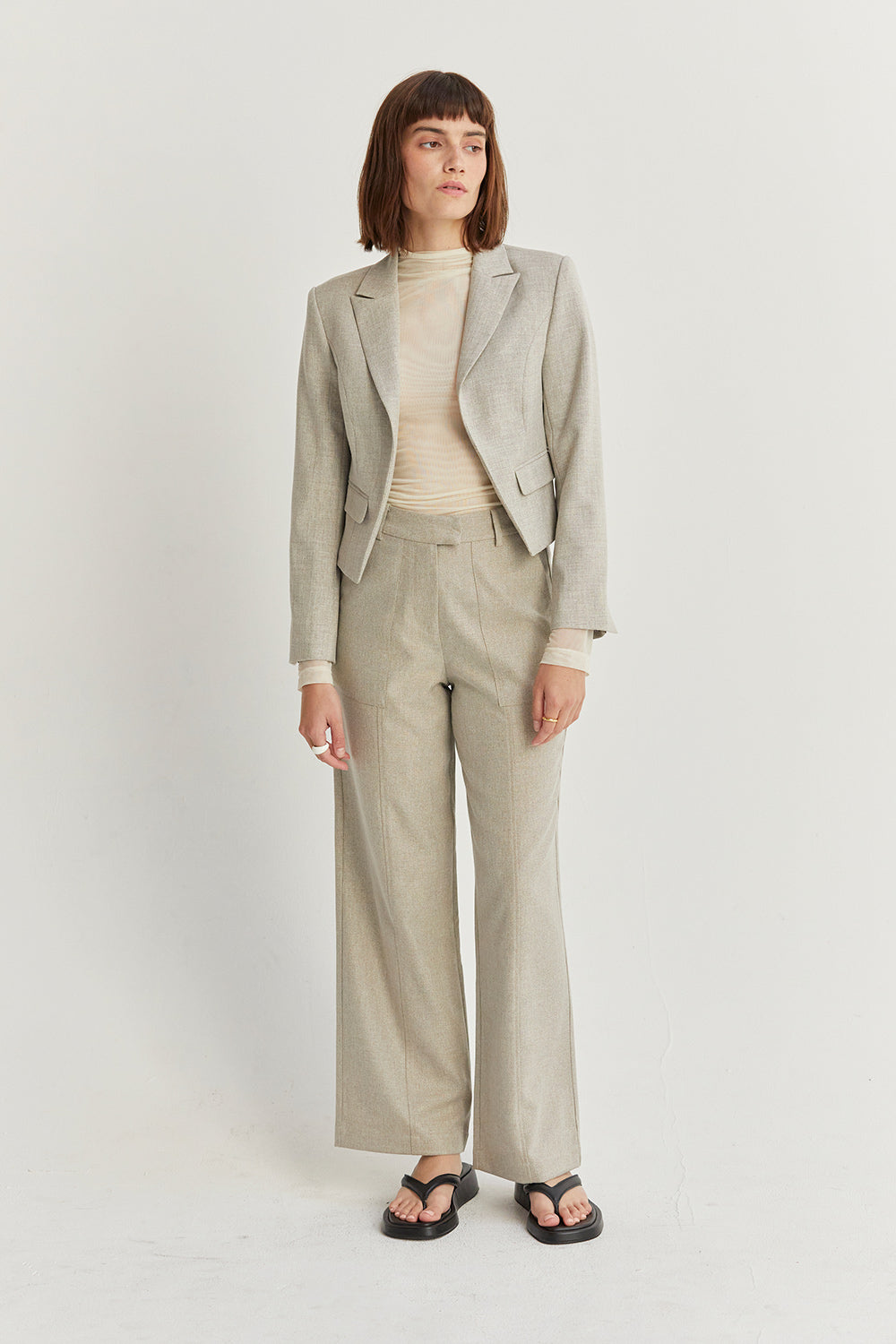 Pantalon droit tissé texturé avec poches plaquées, couleur avoine