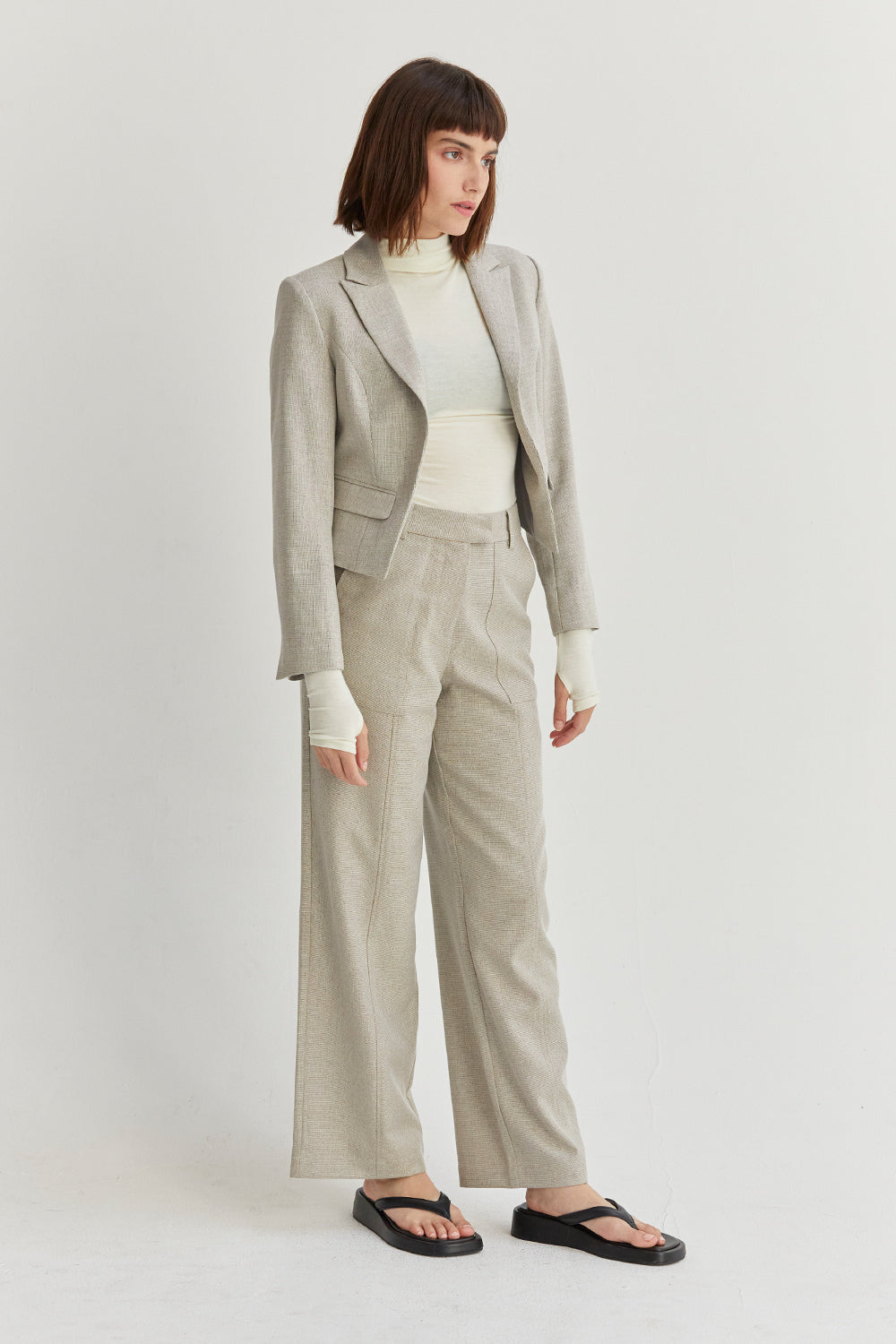 Pantalon droit tissé texturé avec poches plaquées, couleur avoine