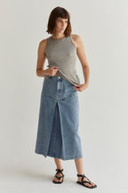 Jupe midi en jean avec pli creux sur le devant et poches latérales