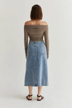 Jupe midi en jean avec pli creux sur le devant et poches latérales