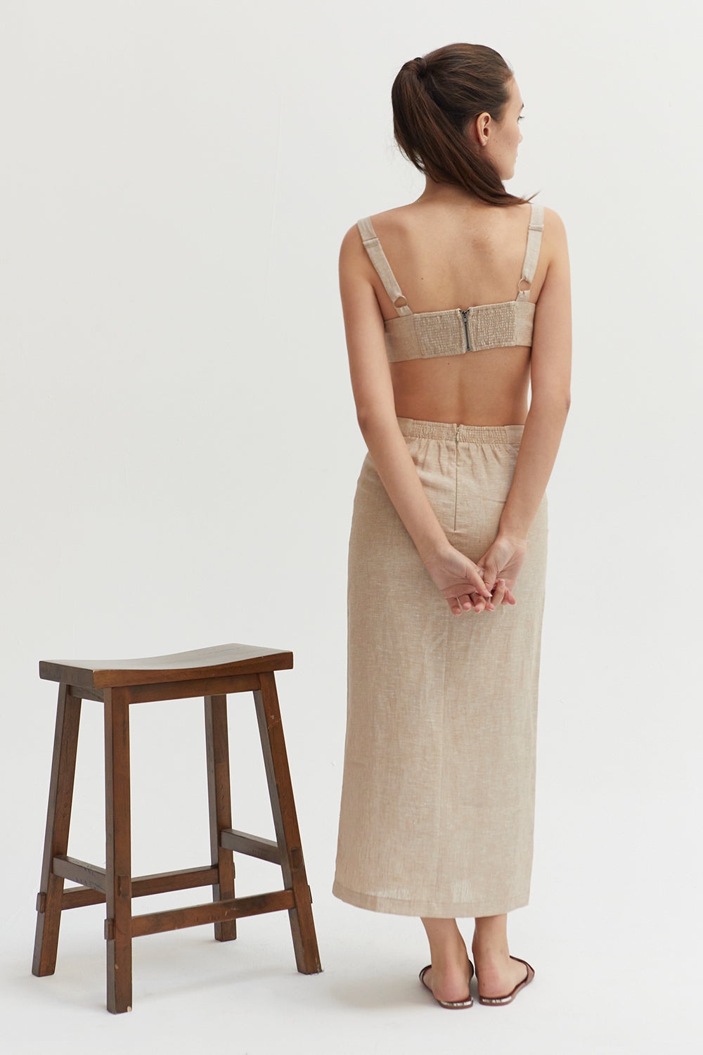 Jupe midi droite en lin taille haute bleue avec détail smocké