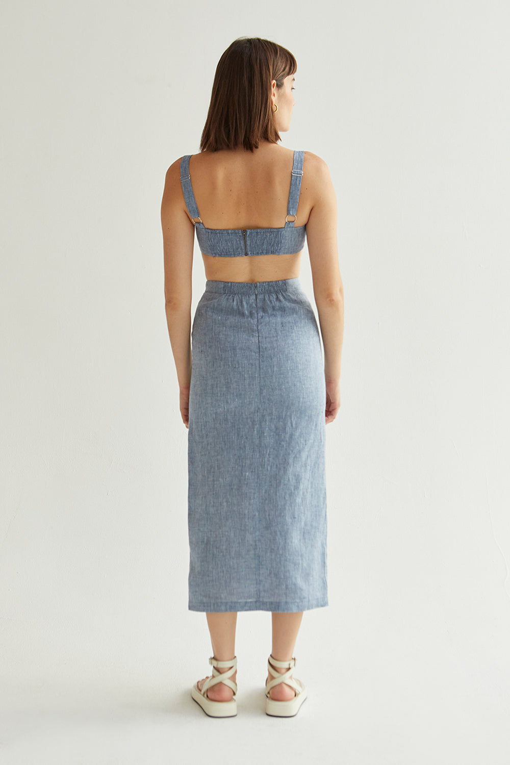 Jupe midi droite en lin taille haute bleue avec détail smocké