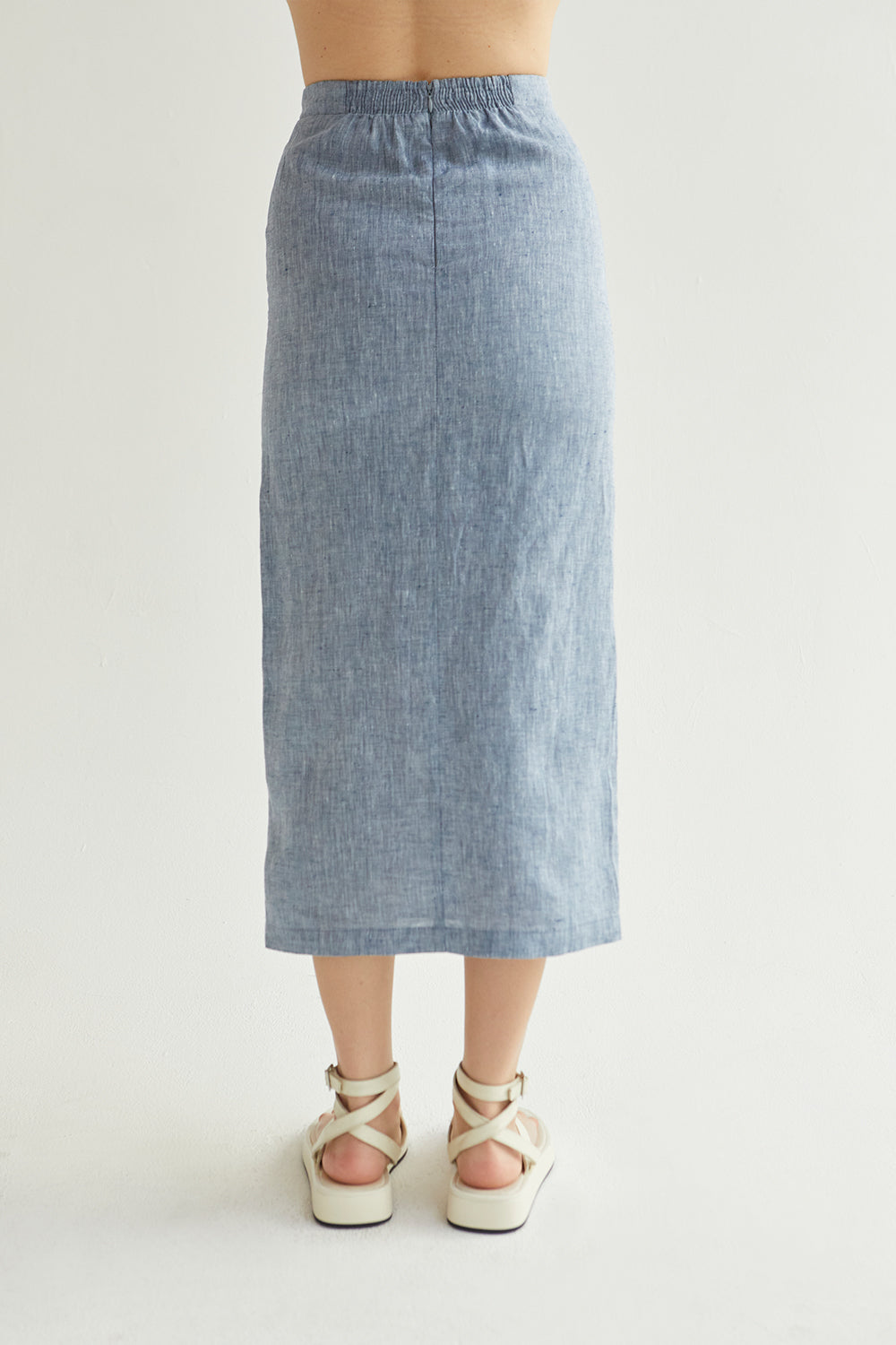 Jupe midi droite en lin taille haute bleue avec détail smocké