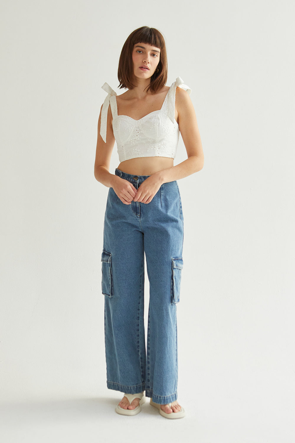 Haut court bustier à œillets pour femme avec liens à nouer aux épaules et smocks