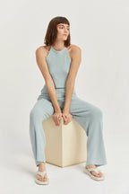 Ensemble deux pièces en maille avec pull à col halter et pantalon droit