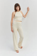 Ensemble deux pièces en maille avec pull à col halter et pantalon droit