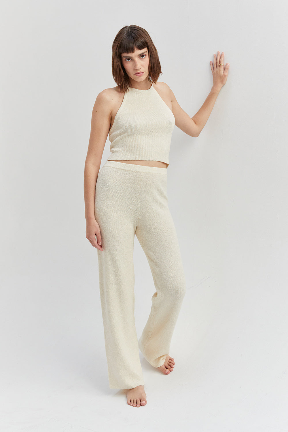 Ensemble deux pièces en maille avec pull à col halter et pantalon droit