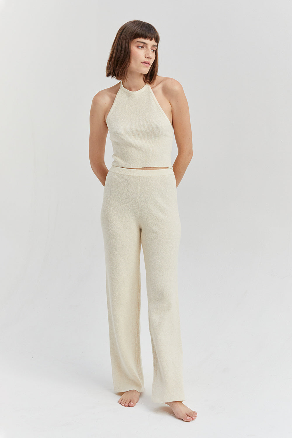 Ensemble deux pièces en maille avec pull à col halter et pantalon droit