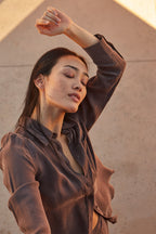 Ensemble deux pièces brassière et chemise boutonnée en cupro, coloris expresso