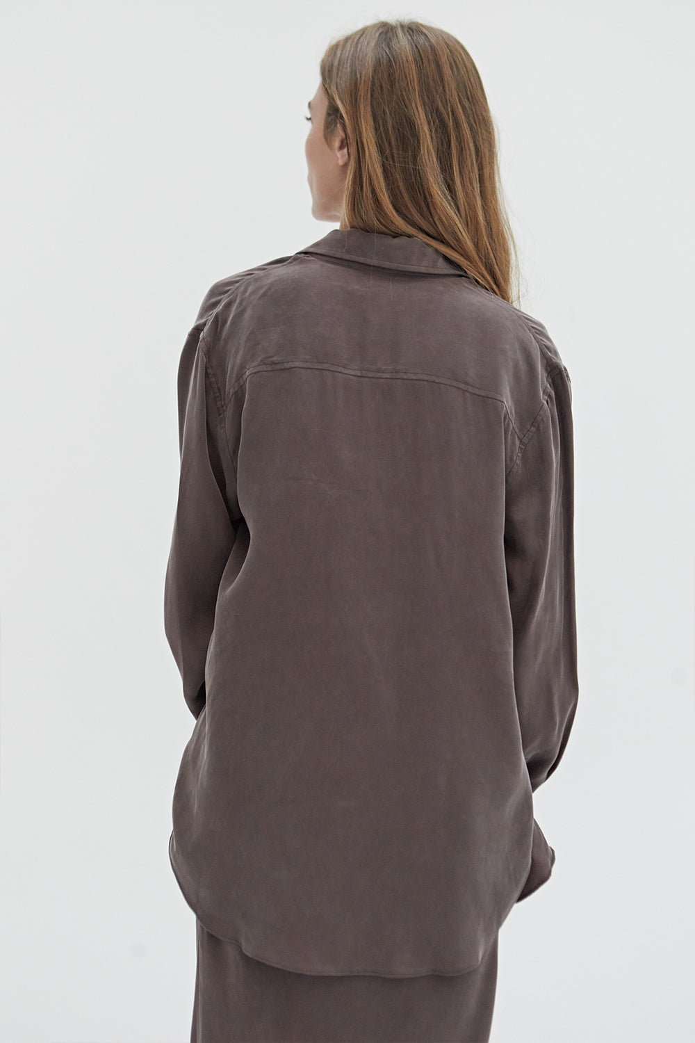 Ensemble deux pièces brassière et chemise boutonnée en cupro, coloris expresso