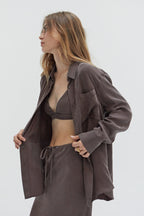 Ensemble deux pièces brassière et chemise boutonnée en cupro, coloris expresso
