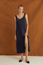 Robe midi débardeur en satin froissé