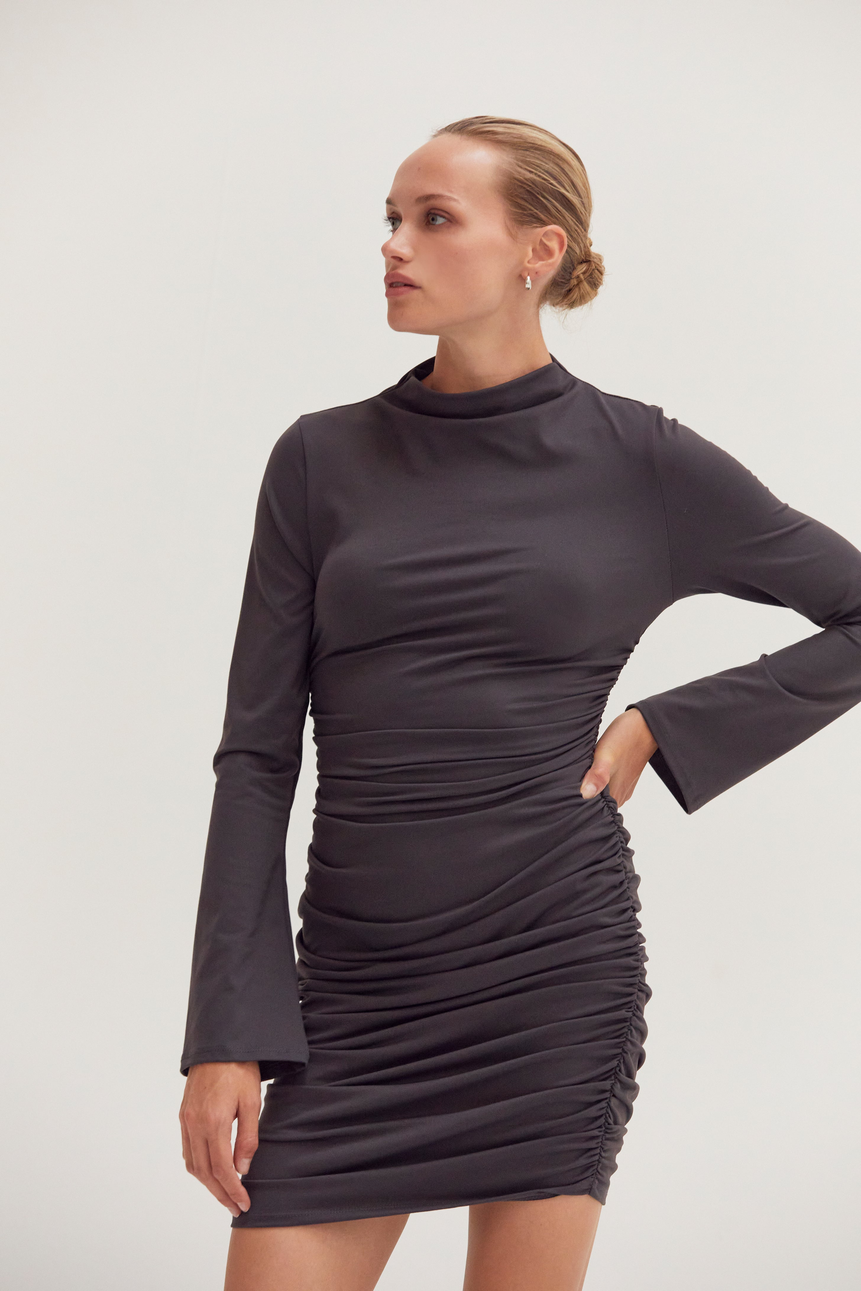 Mini-robe en maille froncée