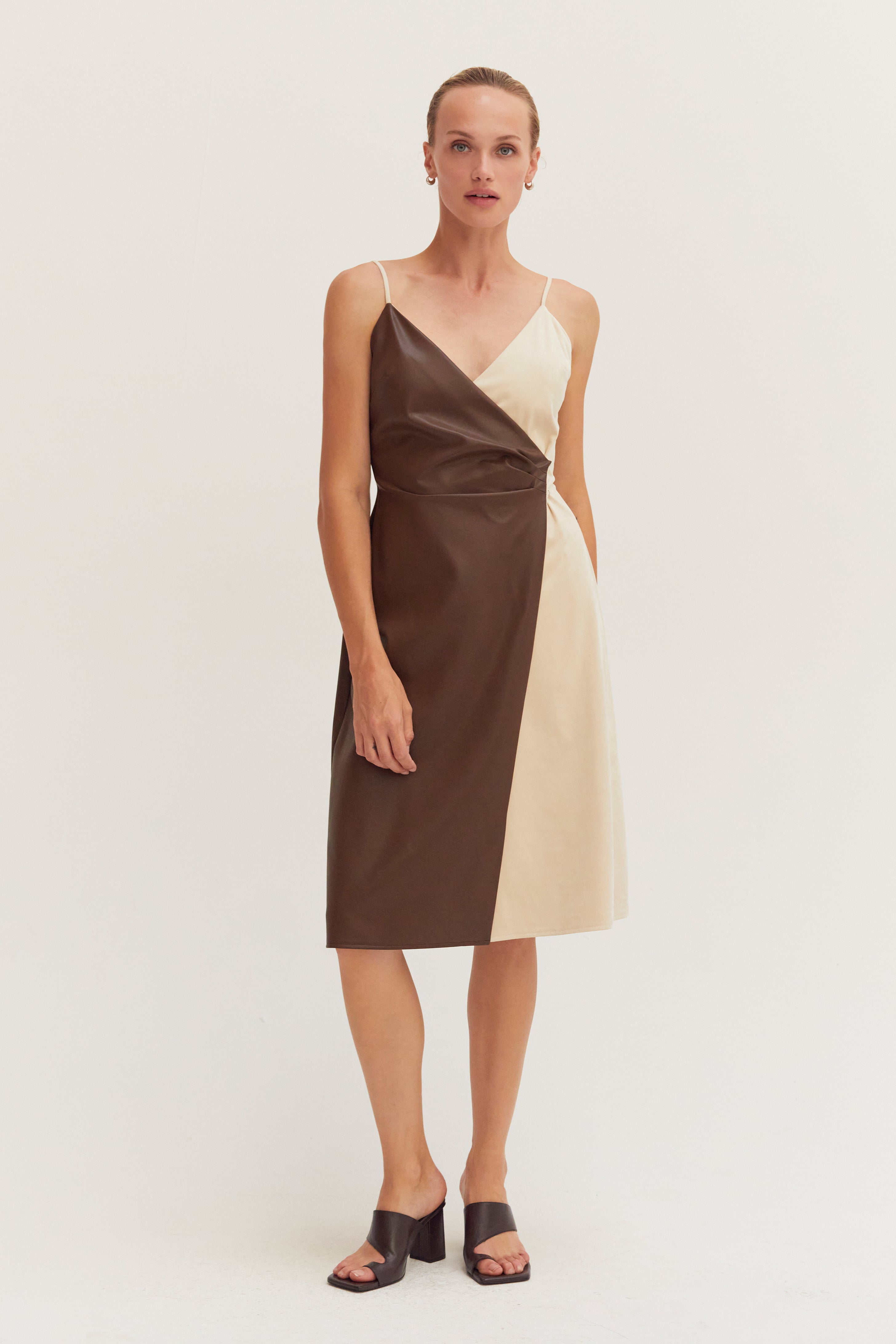 Robe midi portefeuille en techniques mixtes